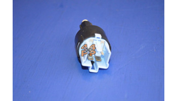 CONTACTEUR DE FEUX STOP D'ORIGINE (4 BROCHES)  pour  MITSUBISHI  PAJERO  V87 - 3.8 essence9/2006-> court 